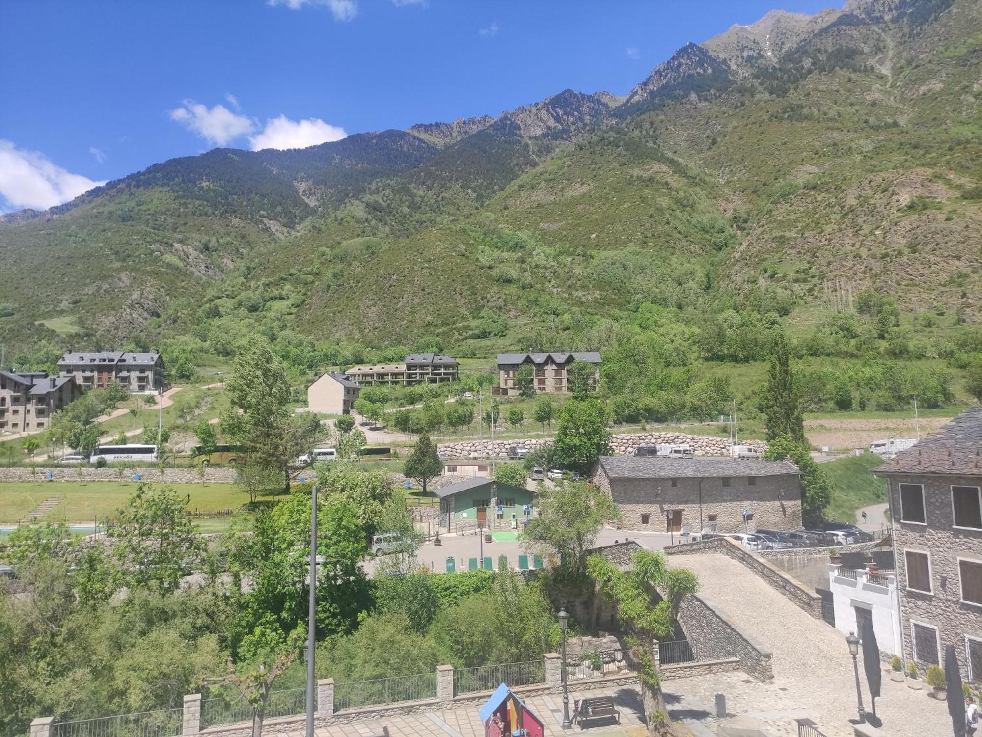 Apartamentos Casa Roldan I Benasque Bagian luar foto