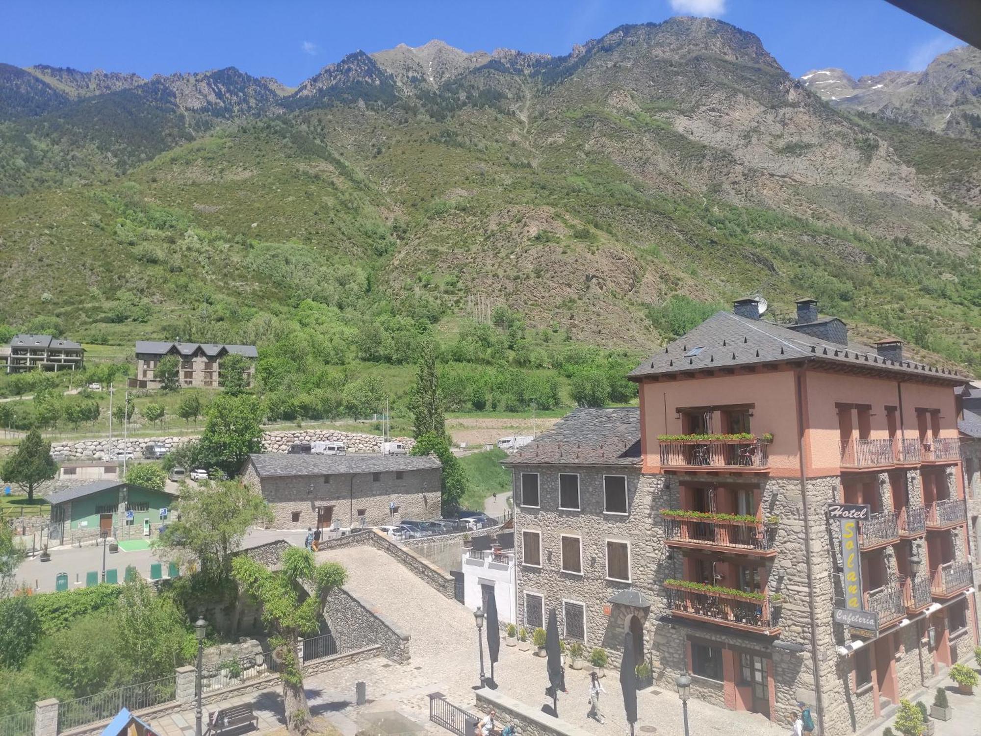 Apartamentos Casa Roldan I Benasque Bagian luar foto